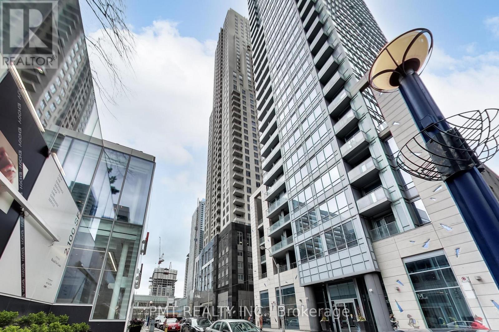 708 - 35 Balmuto Street, Toronto, Ontario  M4Y 0A3 - Photo 1 - C12121023