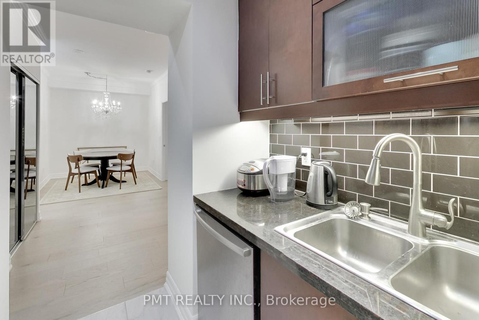 708 - 35 Balmuto Street, Toronto, Ontario  M4Y 0A3 - Photo 21 - C12121023