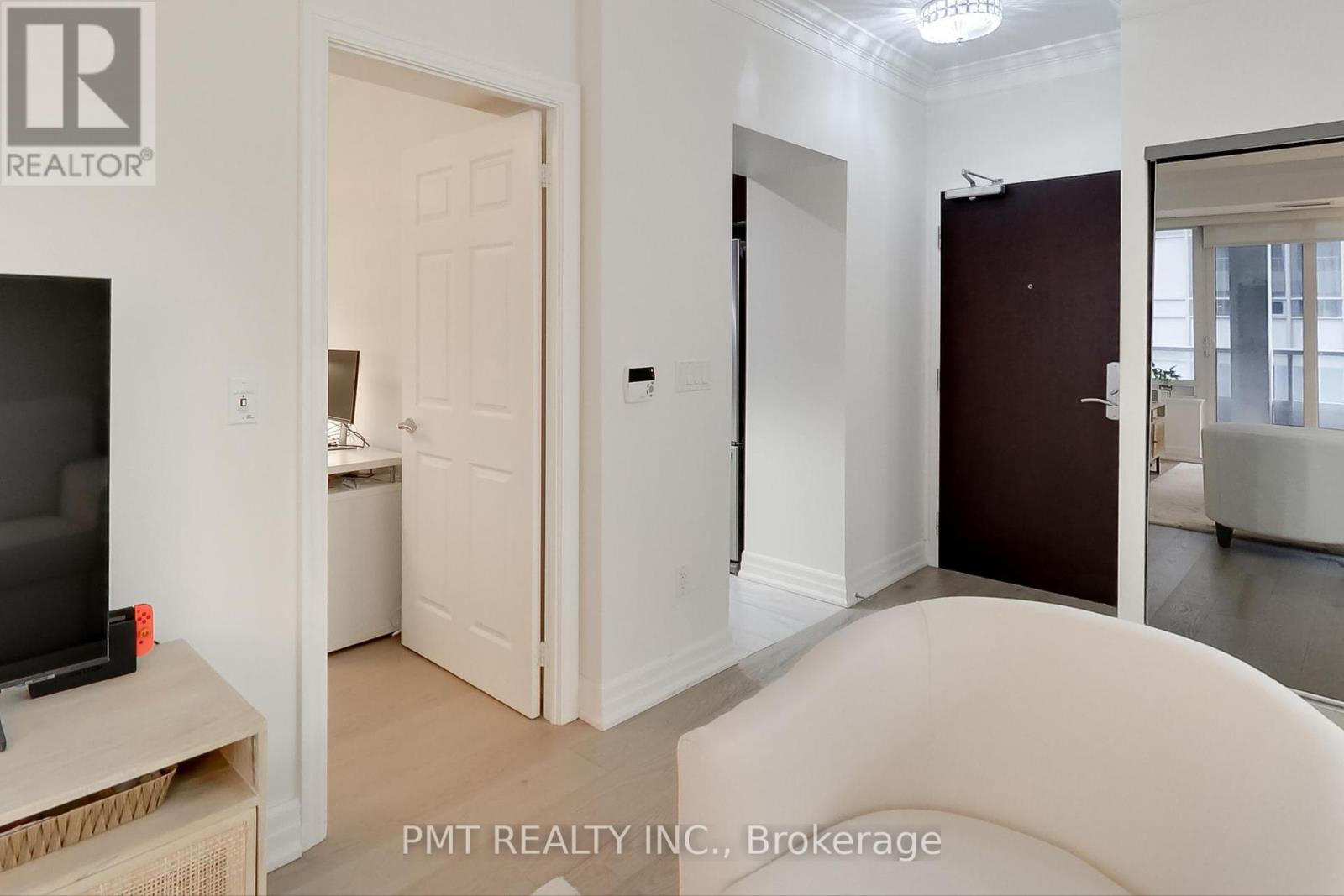 708 - 35 Balmuto Street, Toronto, Ontario  M4Y 0A3 - Photo 22 - C12121023