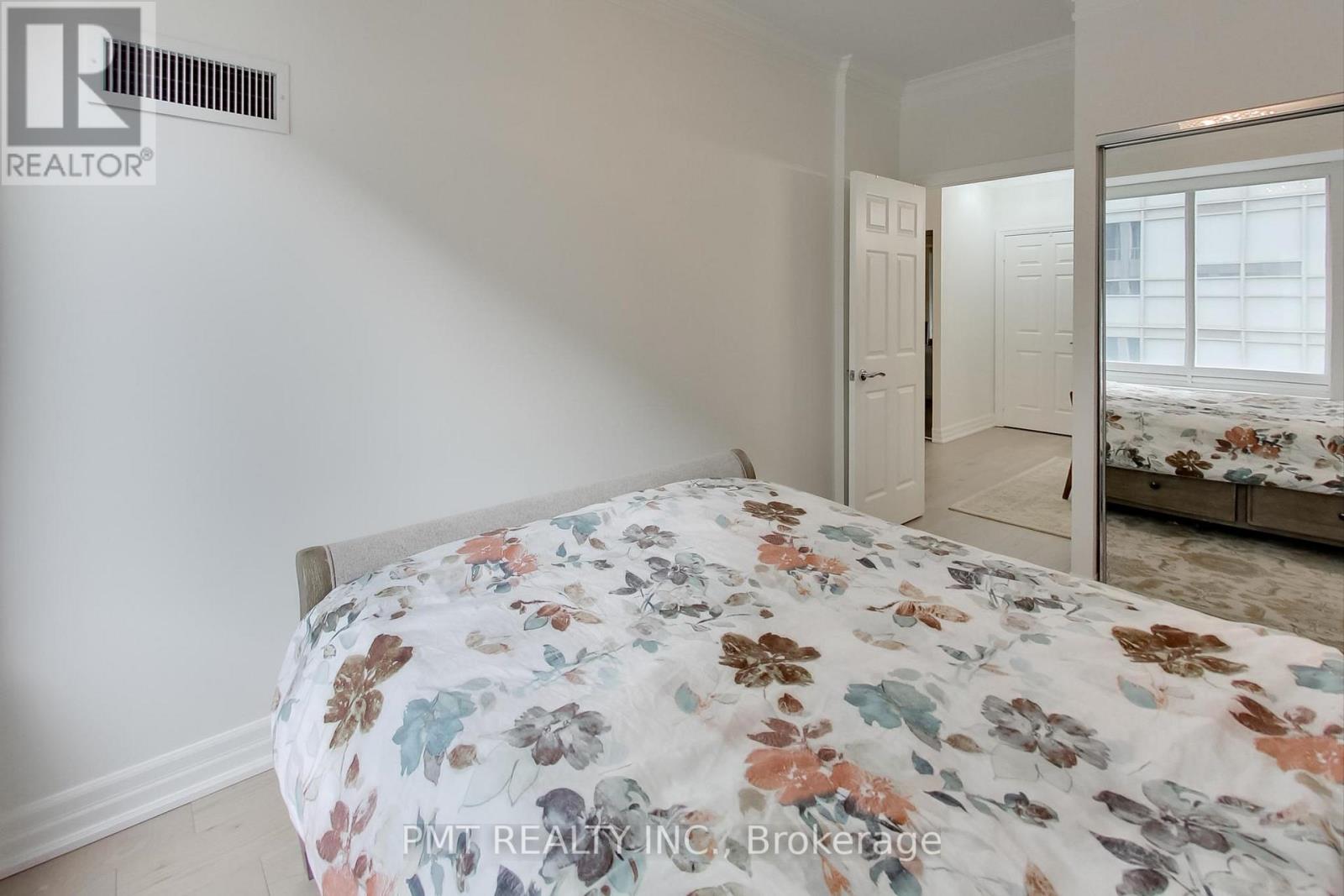 708 - 35 Balmuto Street, Toronto, Ontario  M4Y 0A3 - Photo 32 - C12121023