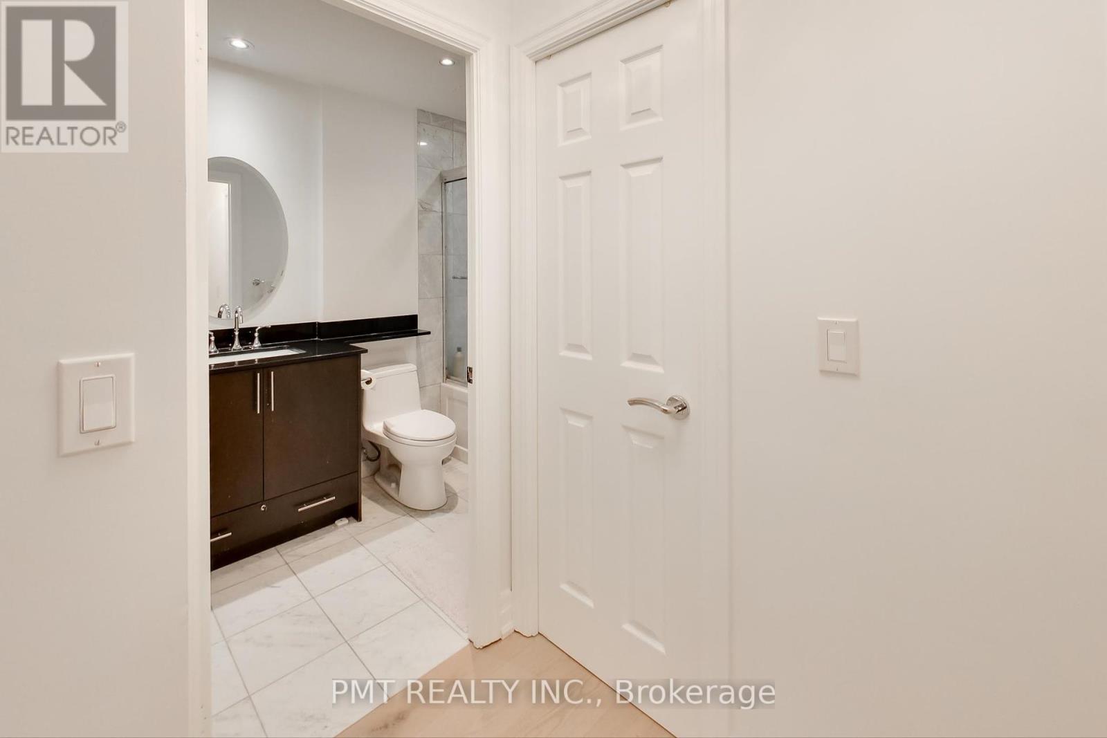 708 - 35 Balmuto Street, Toronto, Ontario  M4Y 0A3 - Photo 34 - C12121023