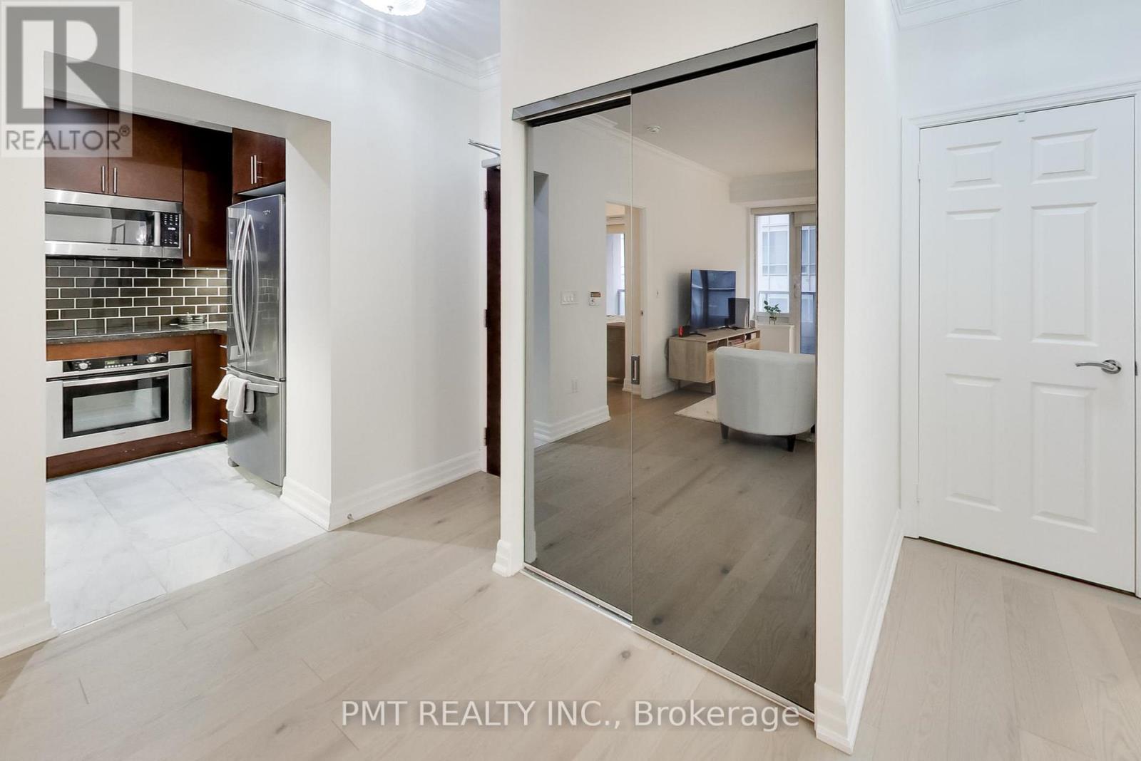 708 - 35 Balmuto Street, Toronto, Ontario  M4Y 0A3 - Photo 5 - C12121023