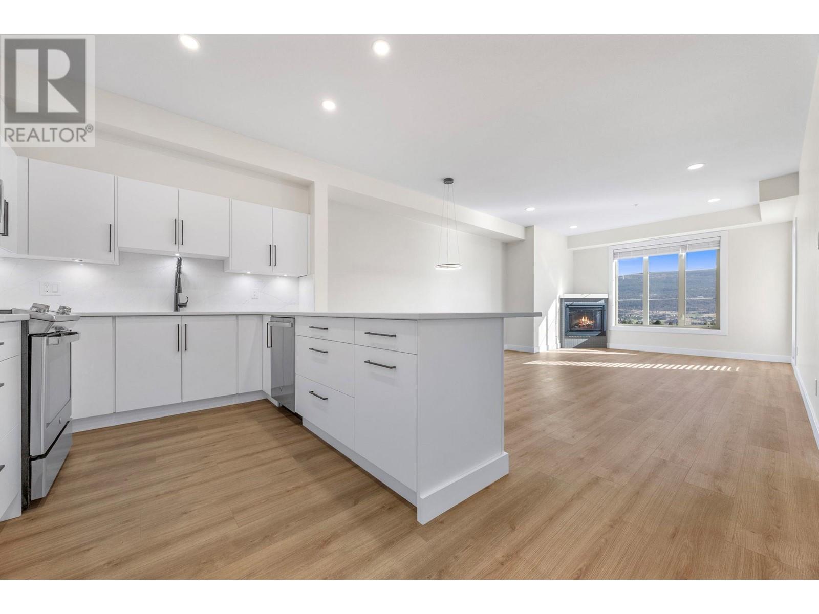 Property at 1875 Country Club Drive Unit# 1618 image 2