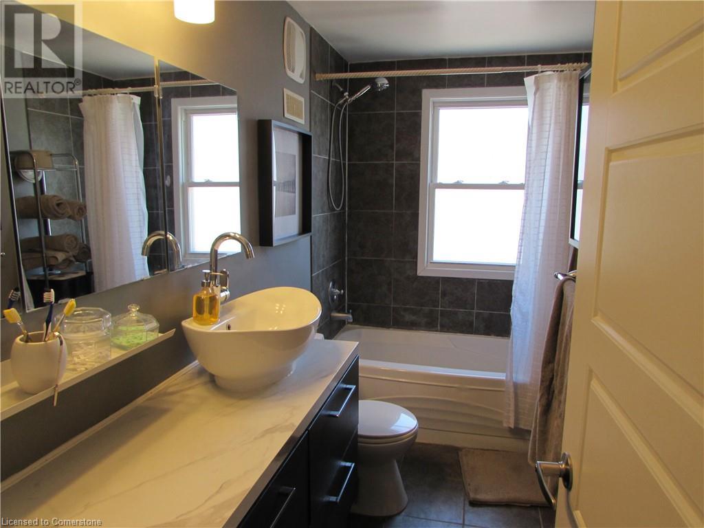 342 East 17th Street, Hamilton, Ontario  L9A 4M8 - Photo 19 - 40722664
