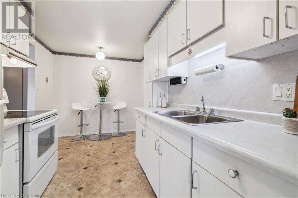 Property at 4 GLENGROVE Avenue image 3