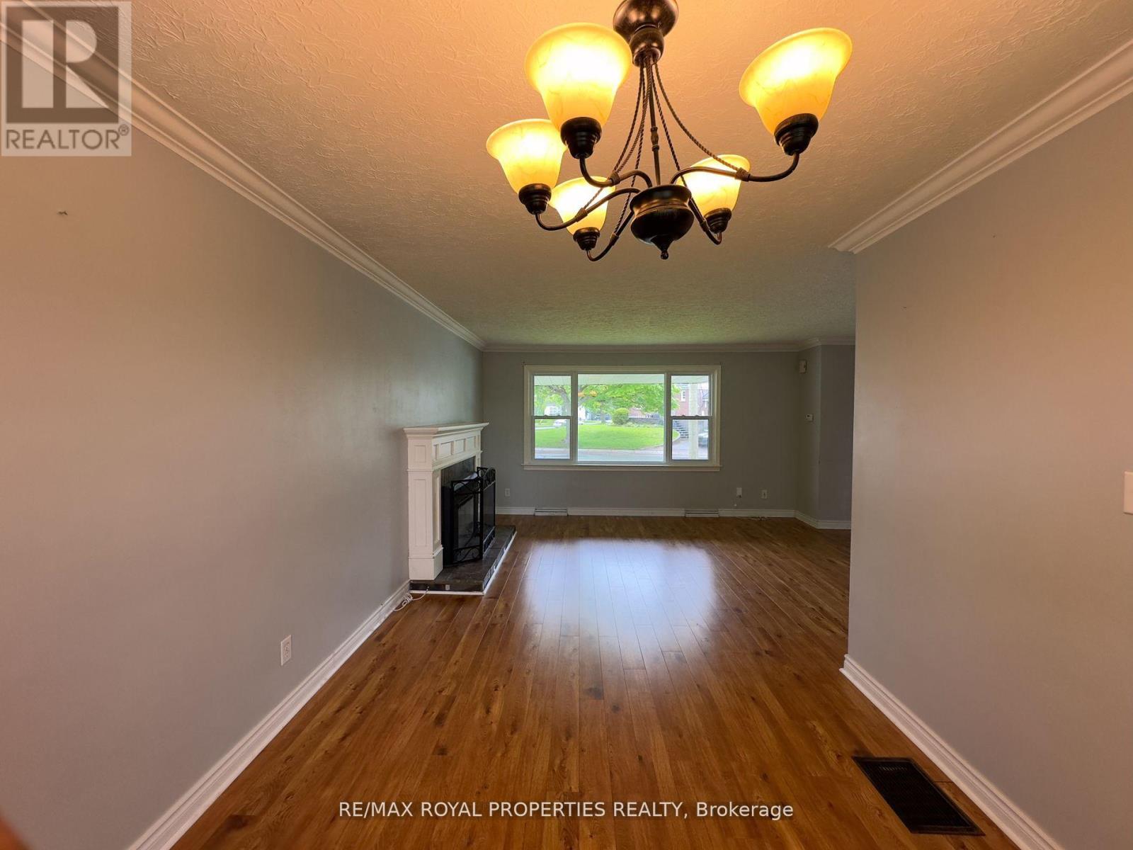 336 Victoria Avenue, Belleville (Belleville Ward), Ontario  K8N 2E1 - Photo 10 - X12118317