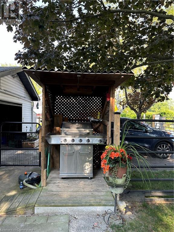 Property at 33 VAUGHAN Drive image 5