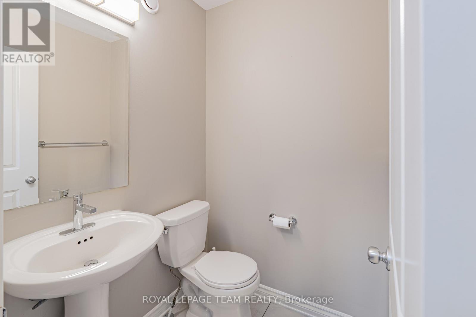 768 Cedar Creek Drive, Ottawa, Ontario  K1T 0B2 - Photo 6 - X12121055
