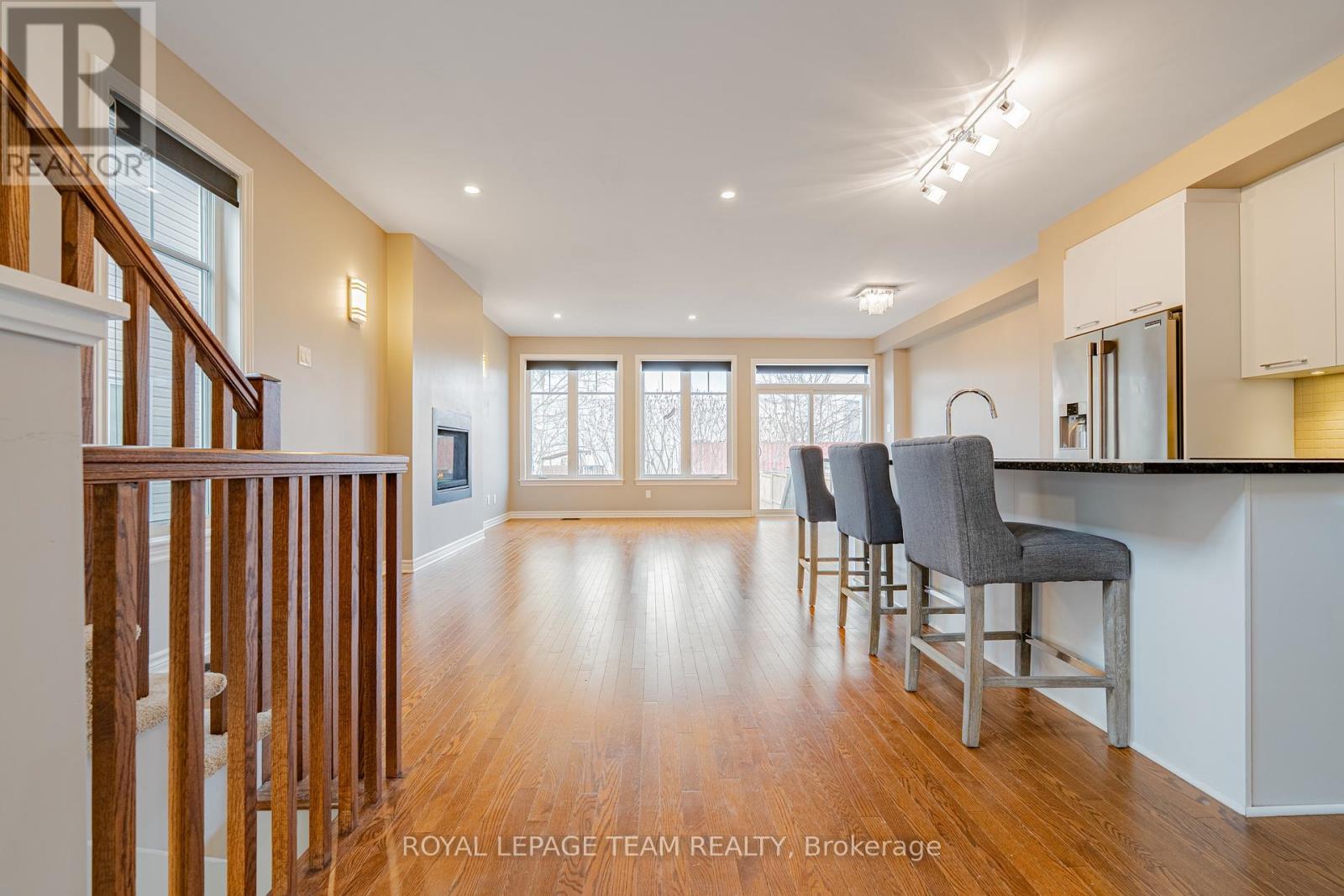 768 Cedar Creek Drive, Ottawa, Ontario  K1T 0B2 - Photo 8 - X12121055
