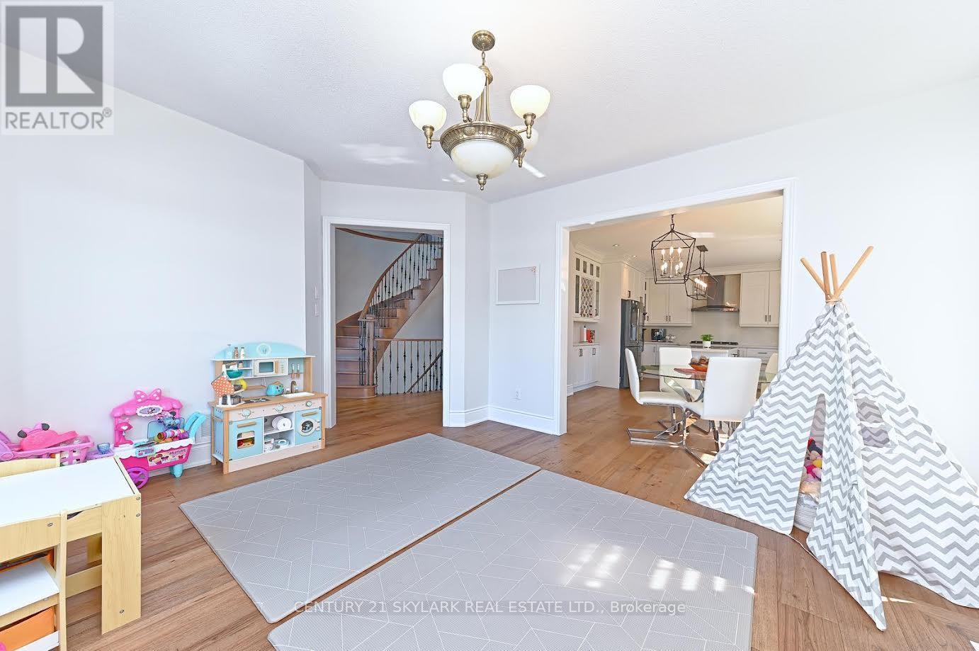 45 Kidbrook Road, Brampton, Ontario  L6P 2A6 - Photo 7 - W12120885