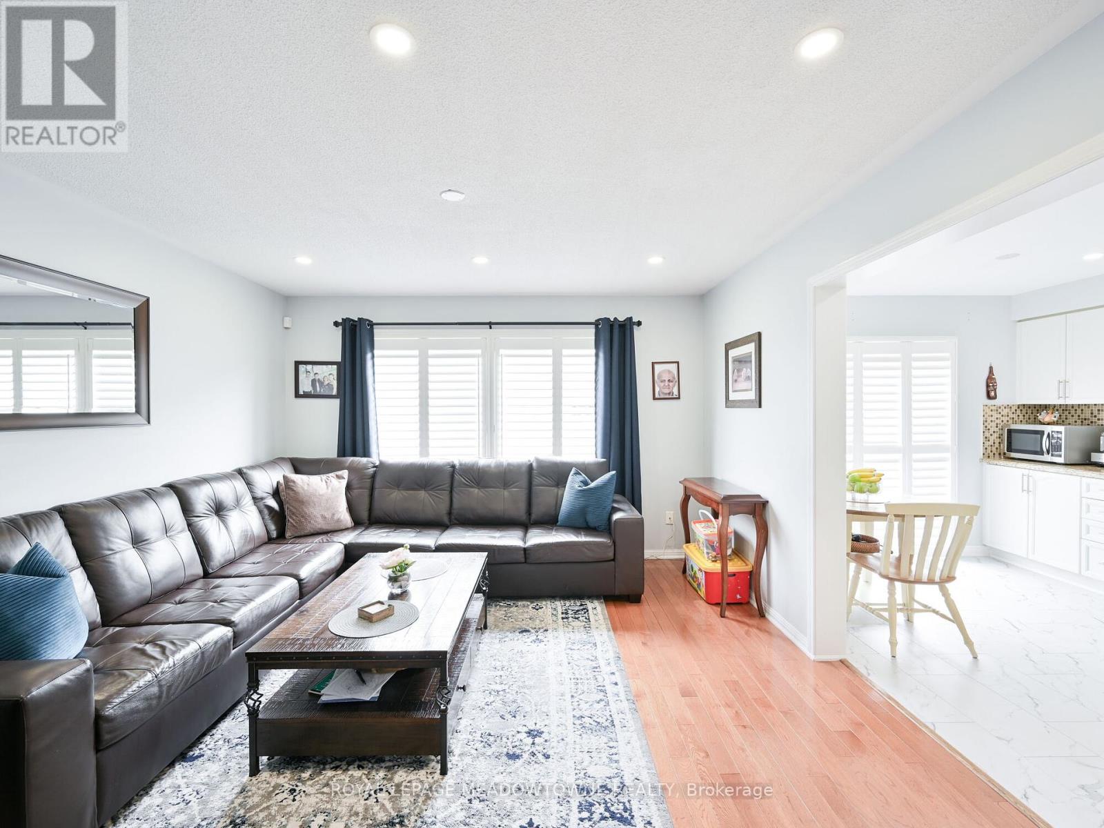 634 Hamilton Crescent, Milton (Be Beaty), Ontario  L9T 6G9 - Photo 7 - W12120902