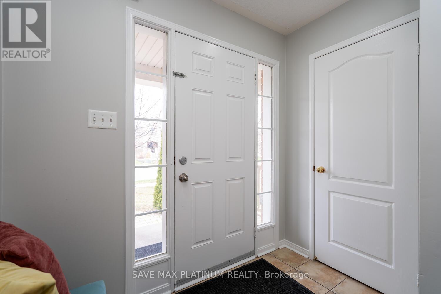 98 Crown Victoria Drive, Brampton, Ontario  L7A 3X6 - Photo 5 - W12120935