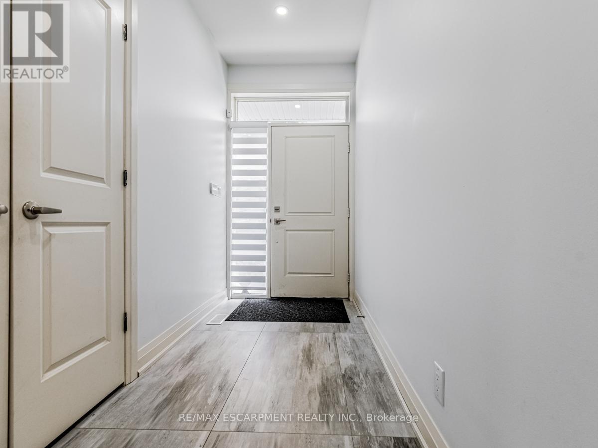 89 Anne Boulevard, Milton, Ontario  L9T 1A1 - Photo 4 - W12120980