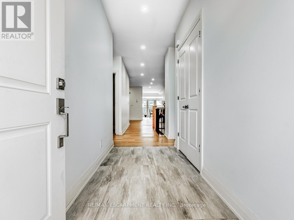89 Anne Boulevard, Milton, Ontario  L9T 1A1 - Photo 5 - W12120980