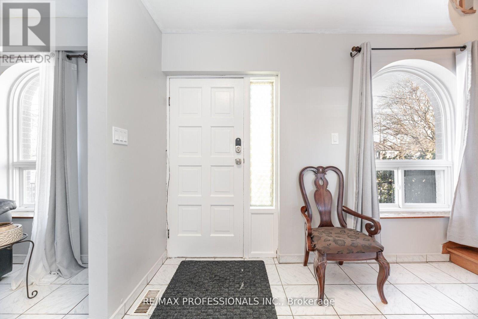Property at 483 VALERMO DRIVE image 3