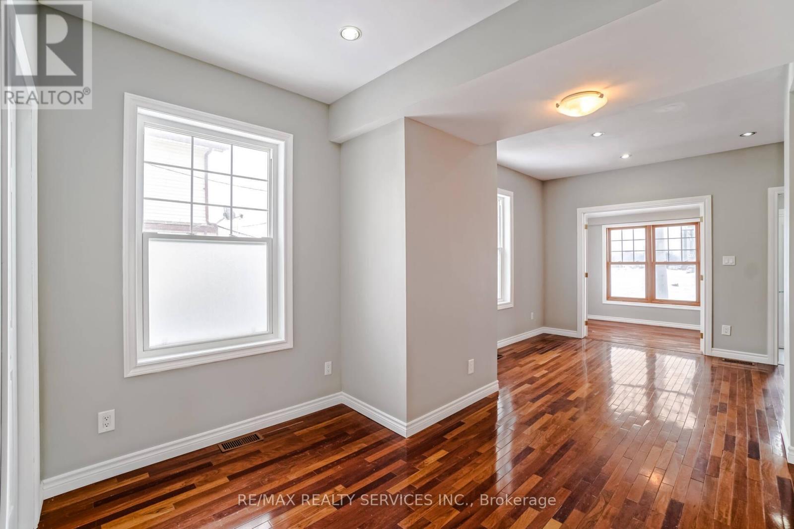 6 Trueman Street, Brampton, Ontario  L6W 3A8 - Photo 10 - W12121006