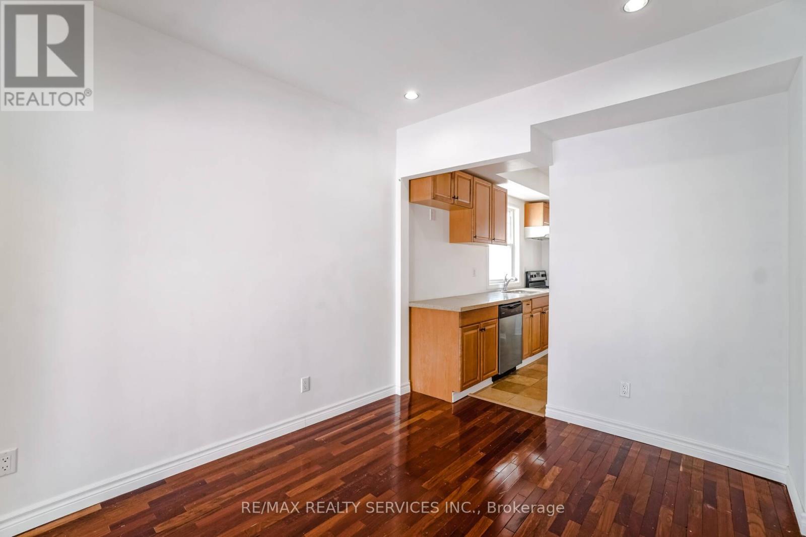 6 Trueman Street, Brampton, Ontario  L6W 3A8 - Photo 17 - W12121006