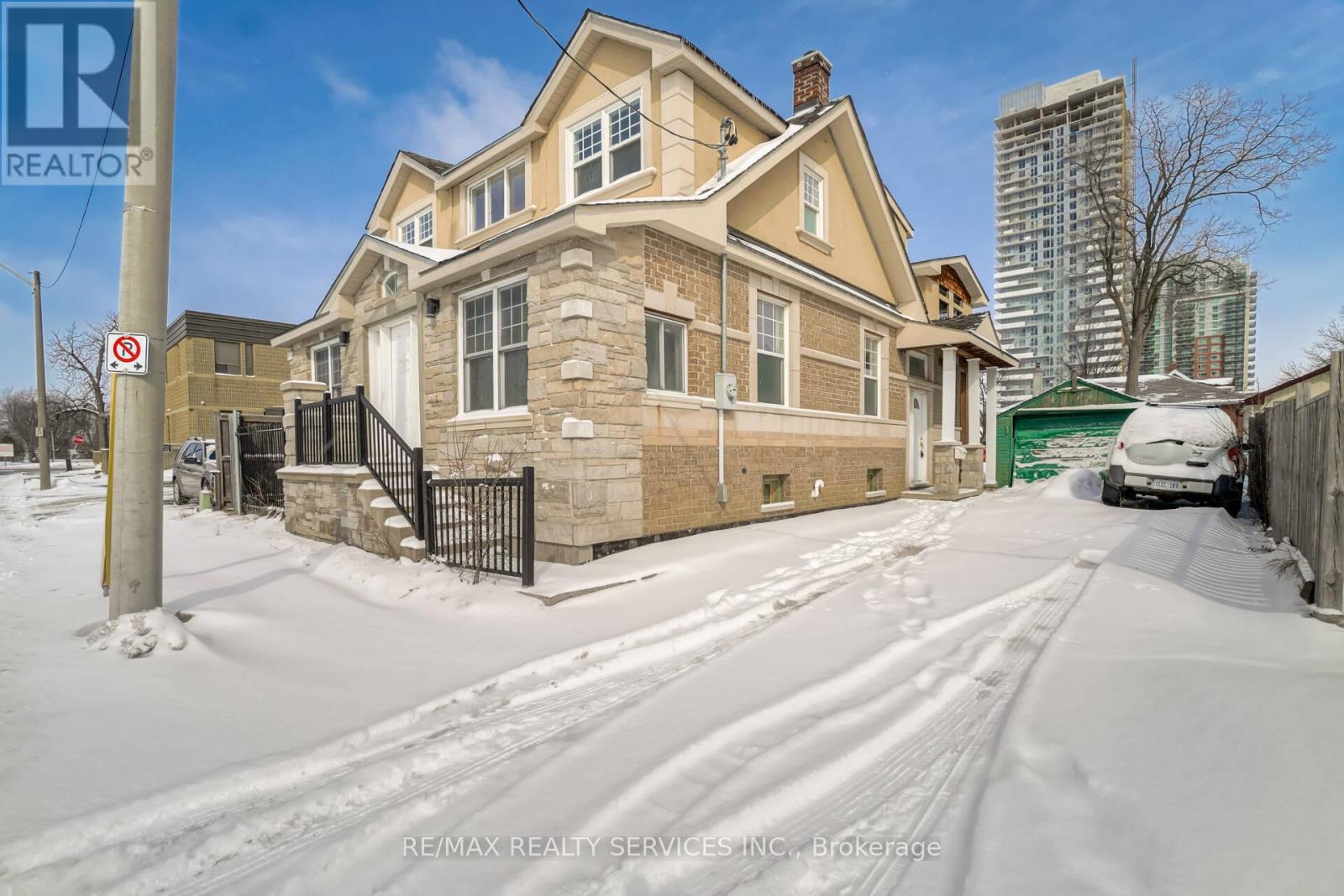 6 Trueman Street, Brampton, Ontario  L6W 3A8 - Photo 2 - W12121006