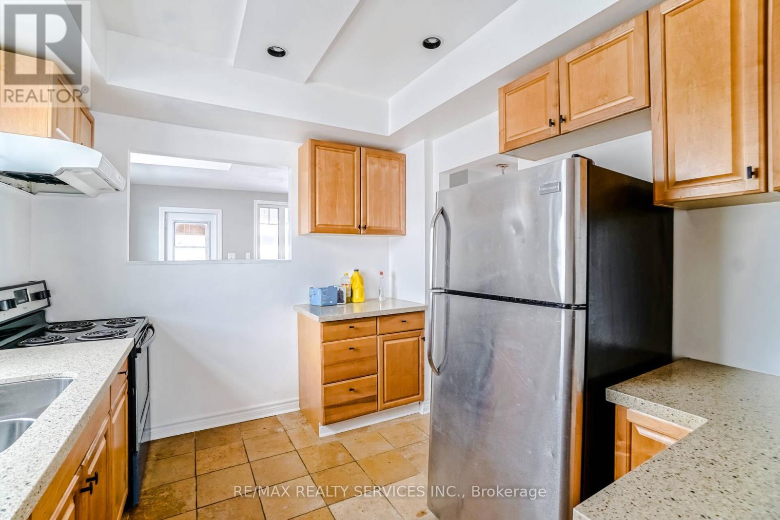 6 Trueman Street, Brampton, Ontario  L6W 3A8 - Photo 22 - W12121006