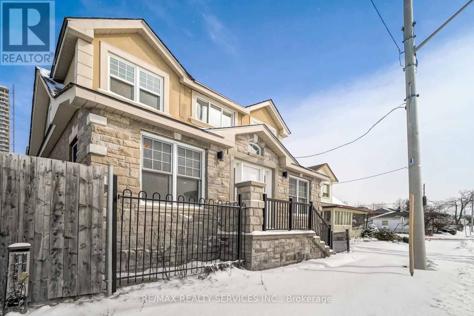 6 Trueman Street, Brampton, Ontario  L6W 3A8 - Photo 4 - W12121006