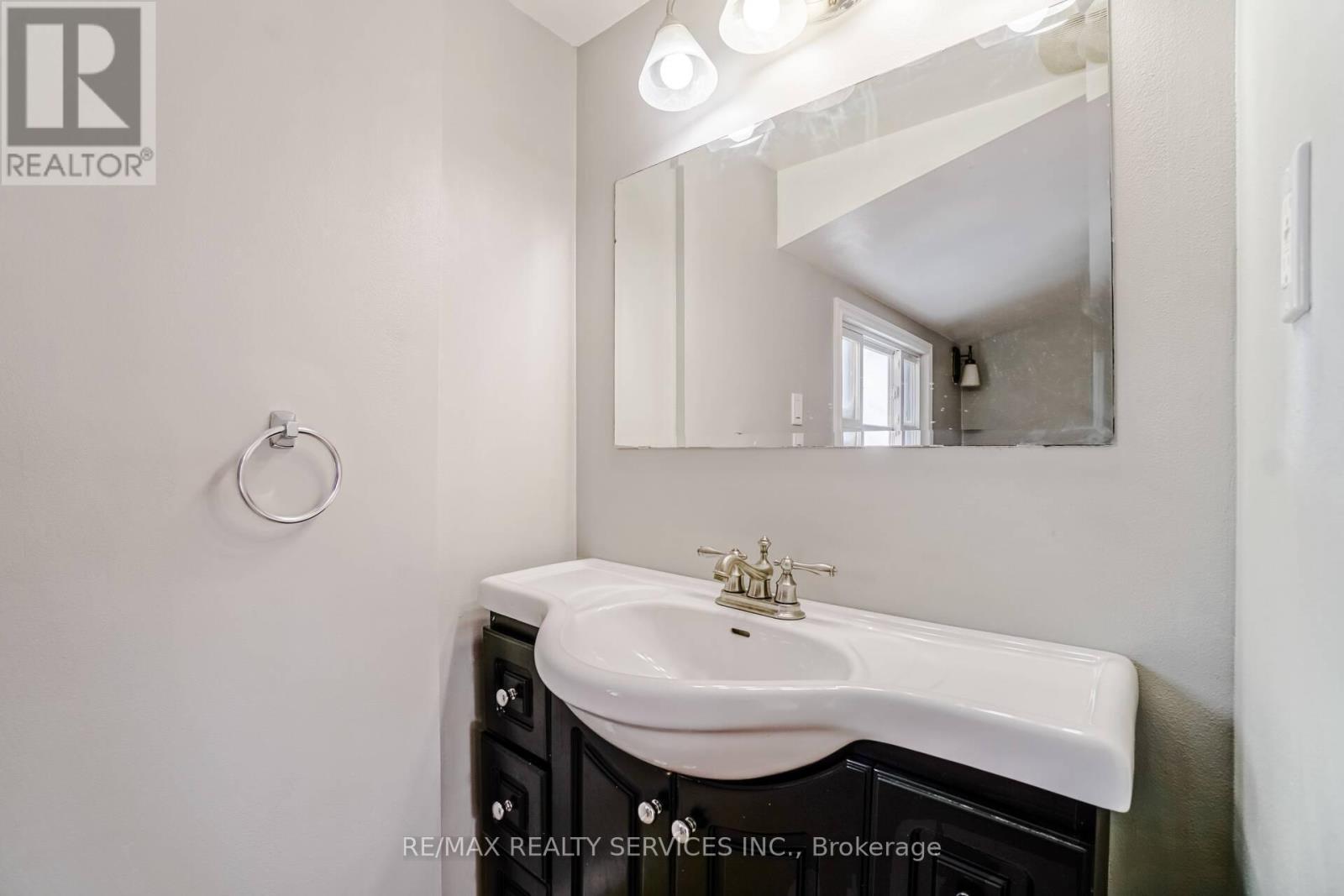6 Trueman Street, Brampton, Ontario  L6W 3A8 - Photo 40 - W12121006