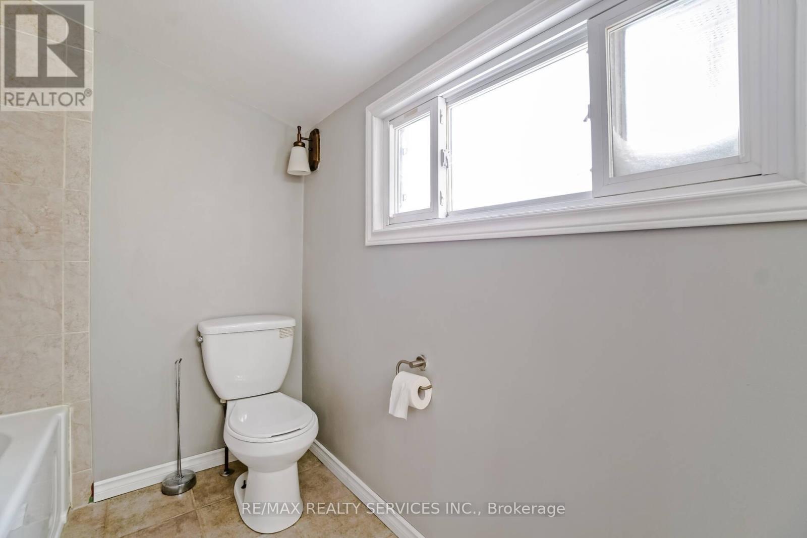 6 Trueman Street, Brampton, Ontario  L6W 3A8 - Photo 41 - W12121006