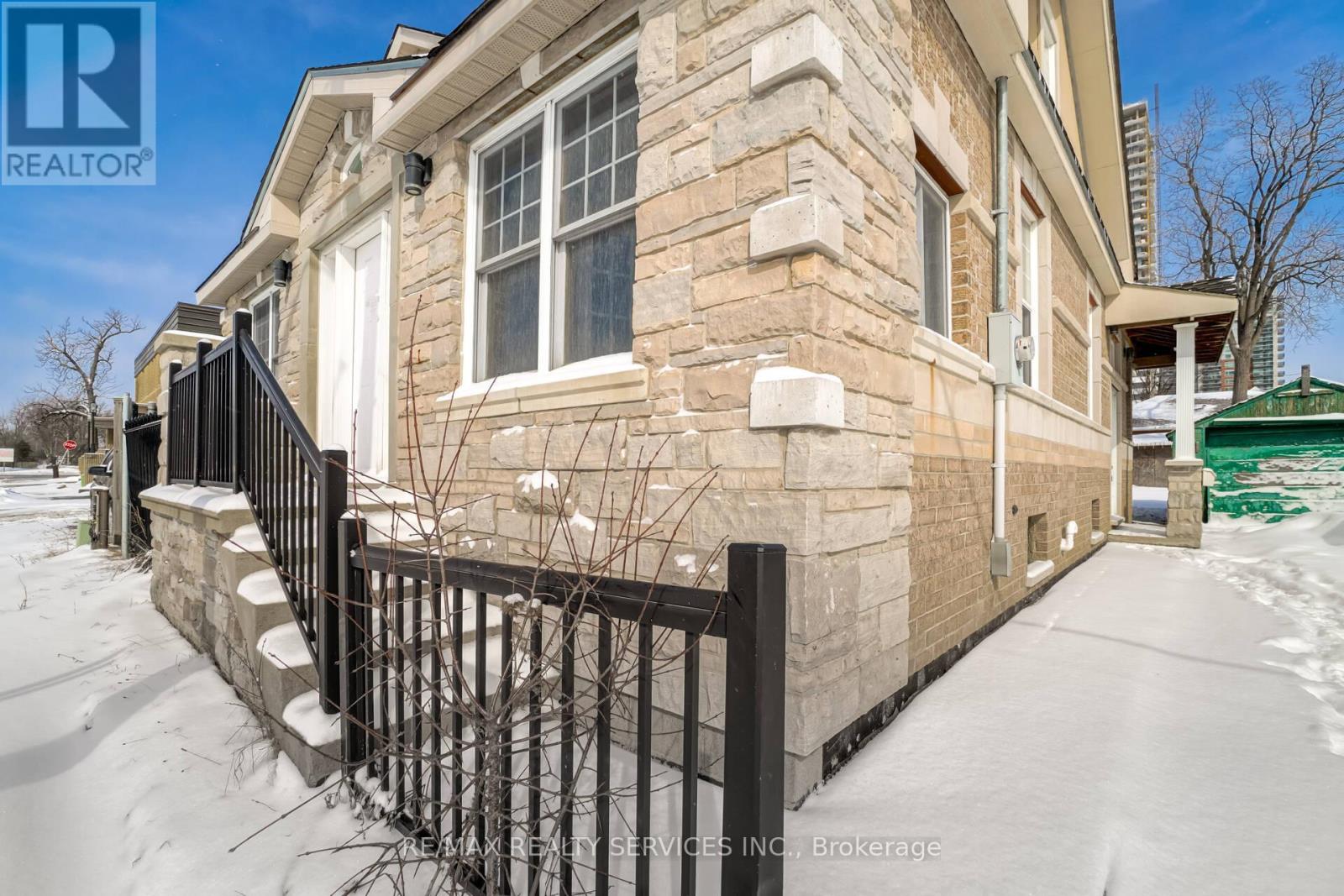 6 Trueman Street, Brampton, Ontario  L6W 3A8 - Photo 5 - W12121006