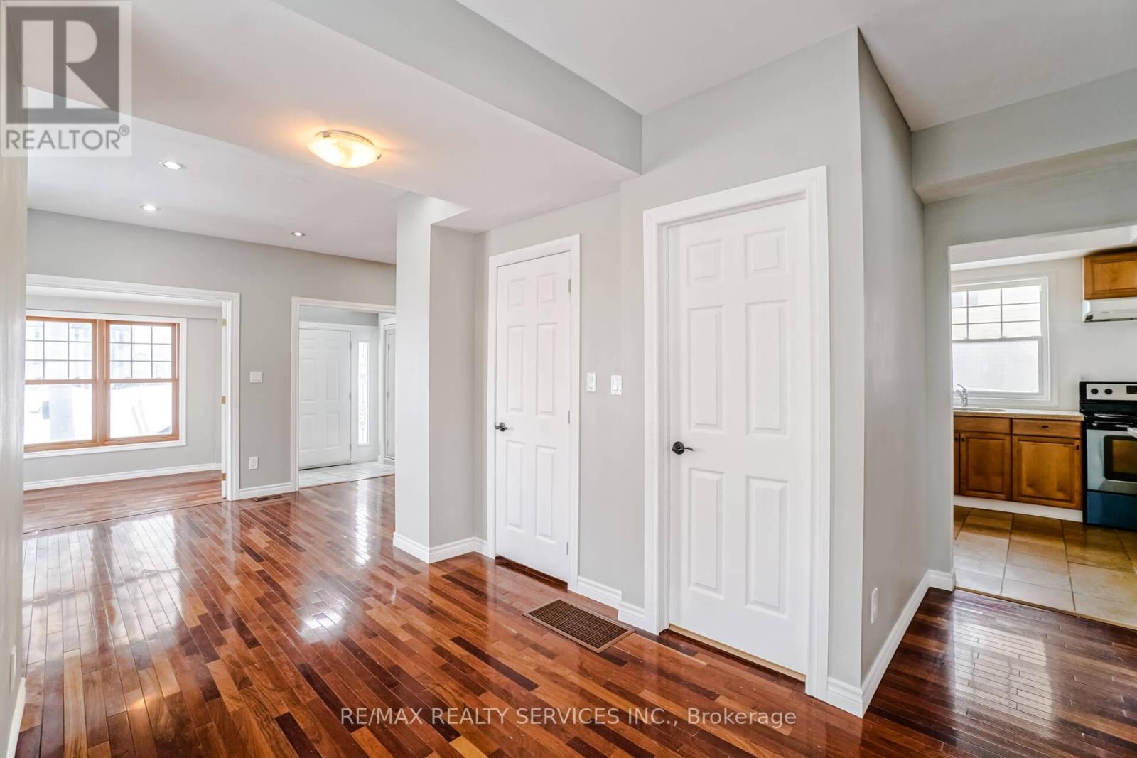 6 Trueman Street, Brampton, Ontario  L6W 3A8 - Photo 8 - W12121006