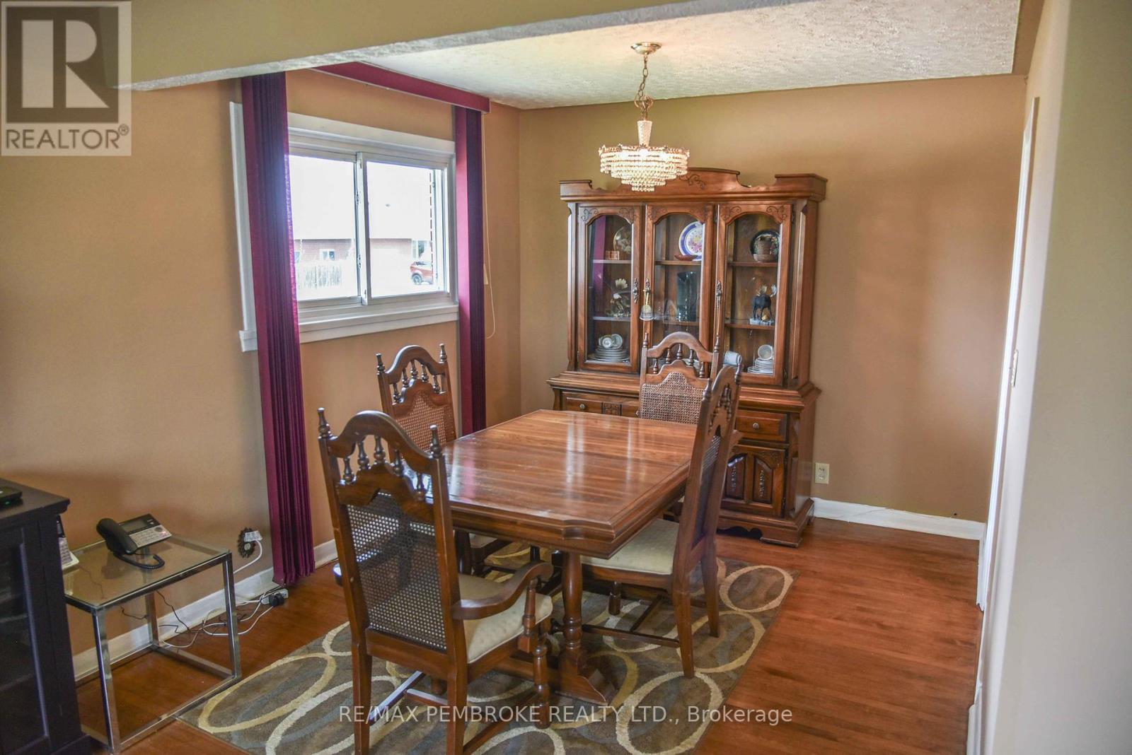 289 Patricia Avenue, Pembroke, Ontario  K8A 2B9 - Photo 11 - X12121031