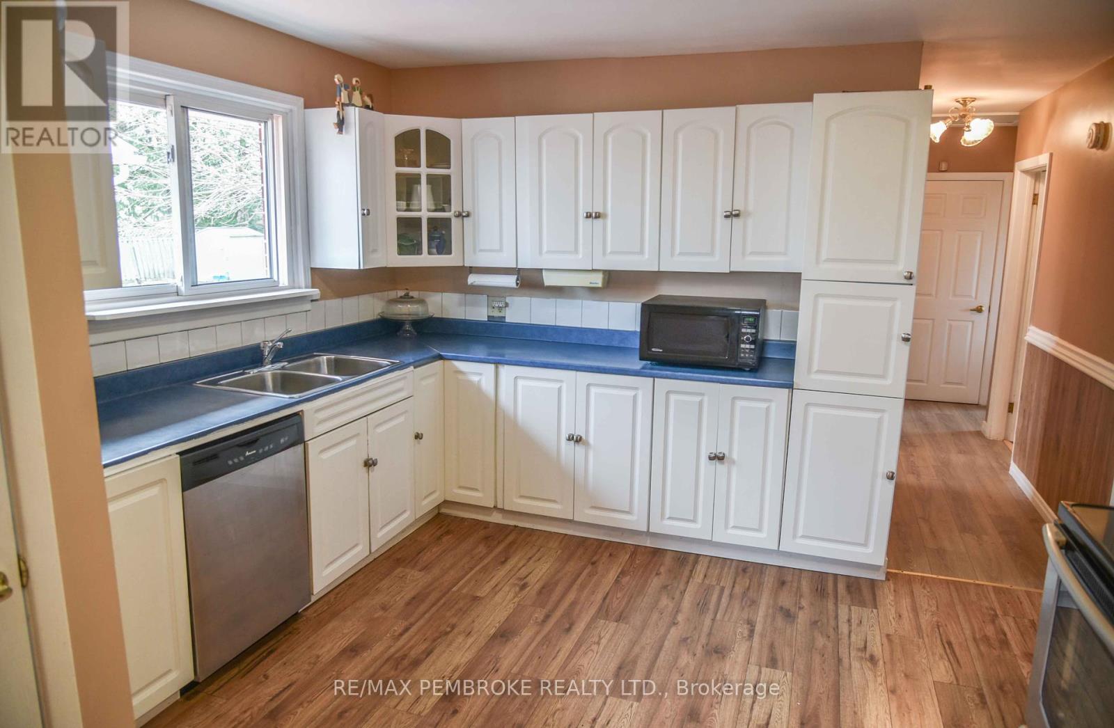 289 Patricia Avenue, Pembroke, Ontario  K8A 2B9 - Photo 16 - X12121031