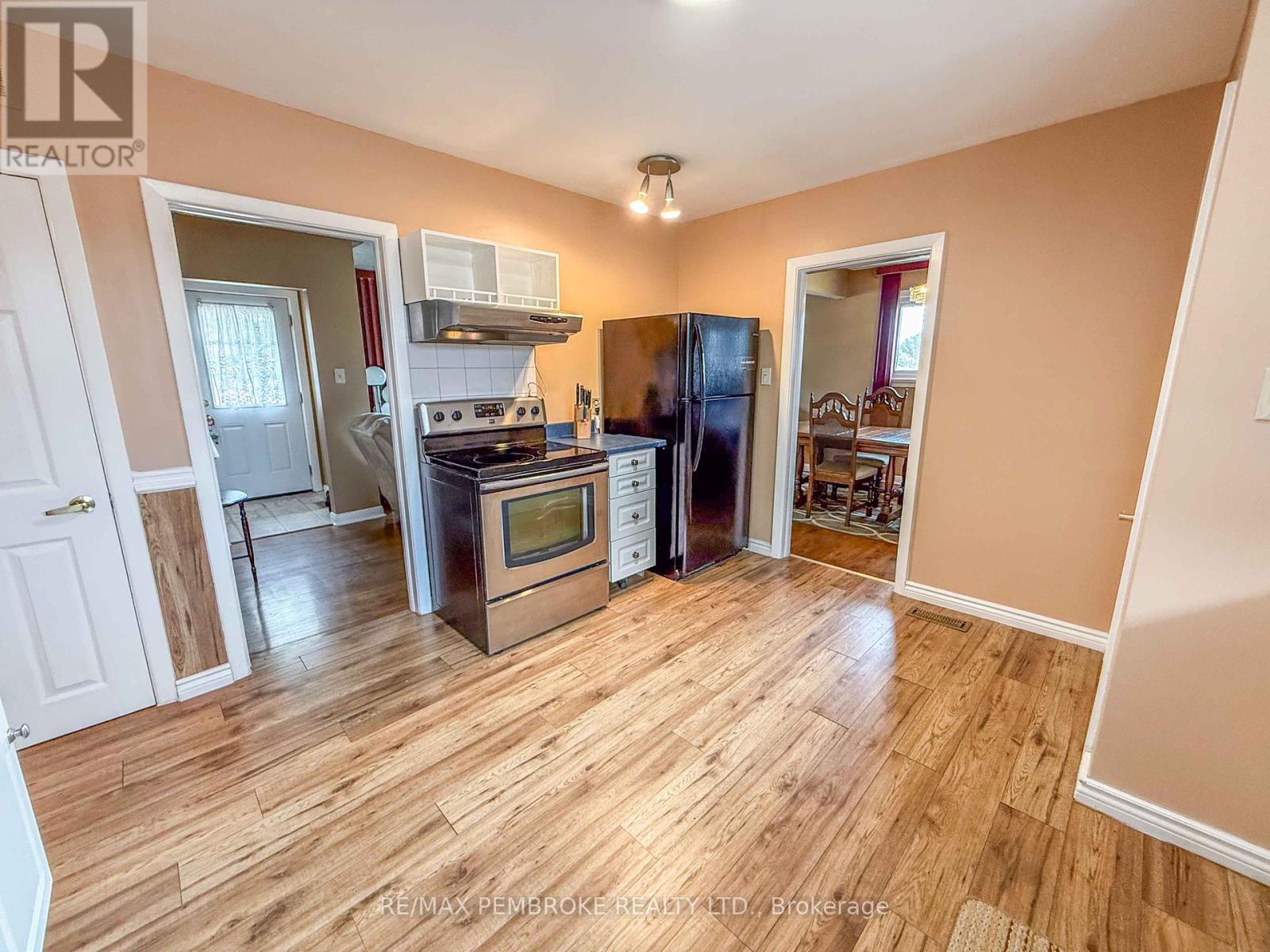 289 Patricia Avenue, Pembroke, Ontario  K8A 2B9 - Photo 21 - X12121031