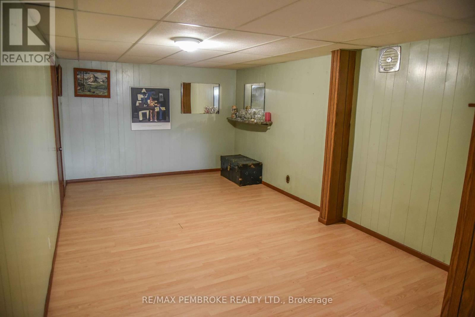 289 Patricia Avenue, Pembroke, Ontario  K8A 2B9 - Photo 34 - X12121031