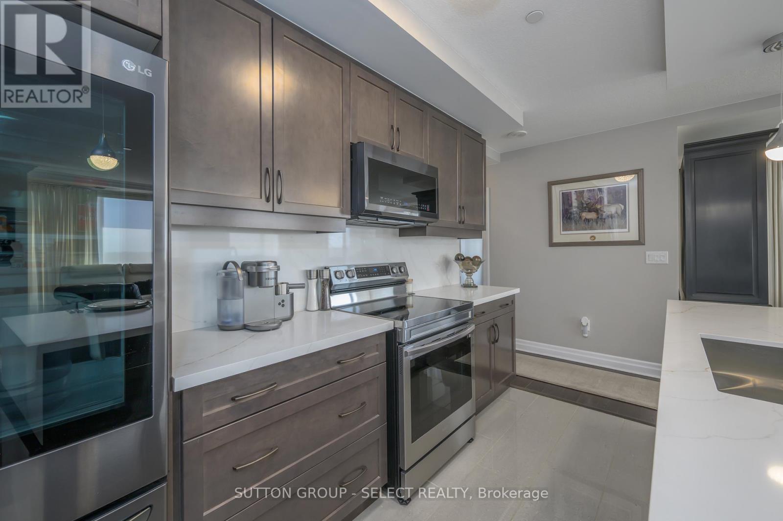 810 - 240 Villagewalk Boulevard, London North, Ontario  N6G 0P6 - Photo 10 - X12121044