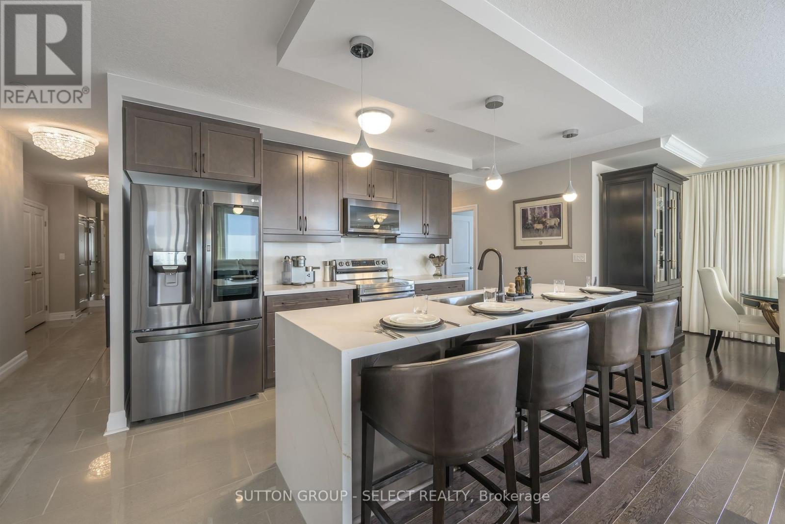 Property at 810 - 240 VILLAGEWALK BOULEVARD image 3