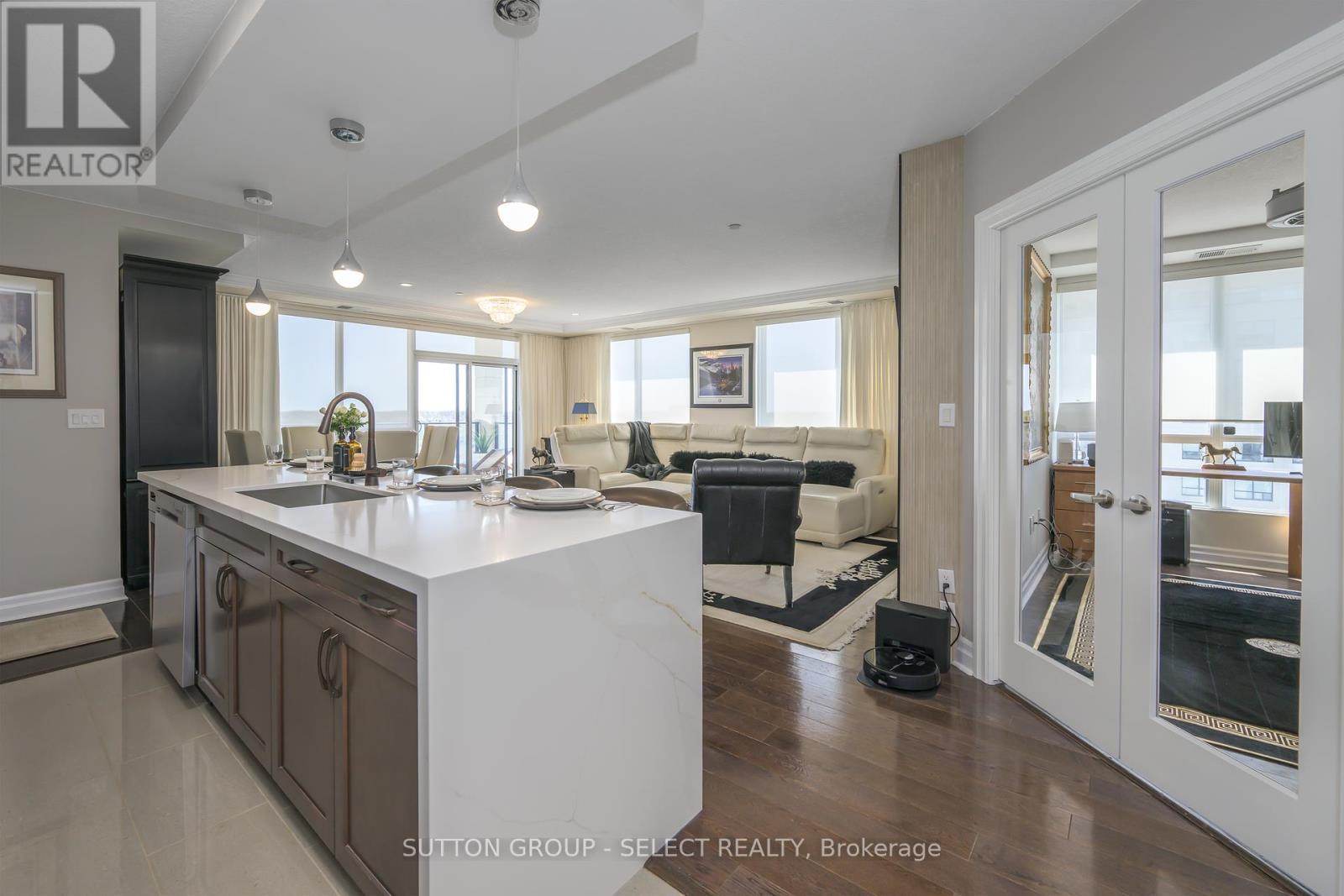 Property at 810 - 240 VILLAGEWALK BOULEVARD image 4