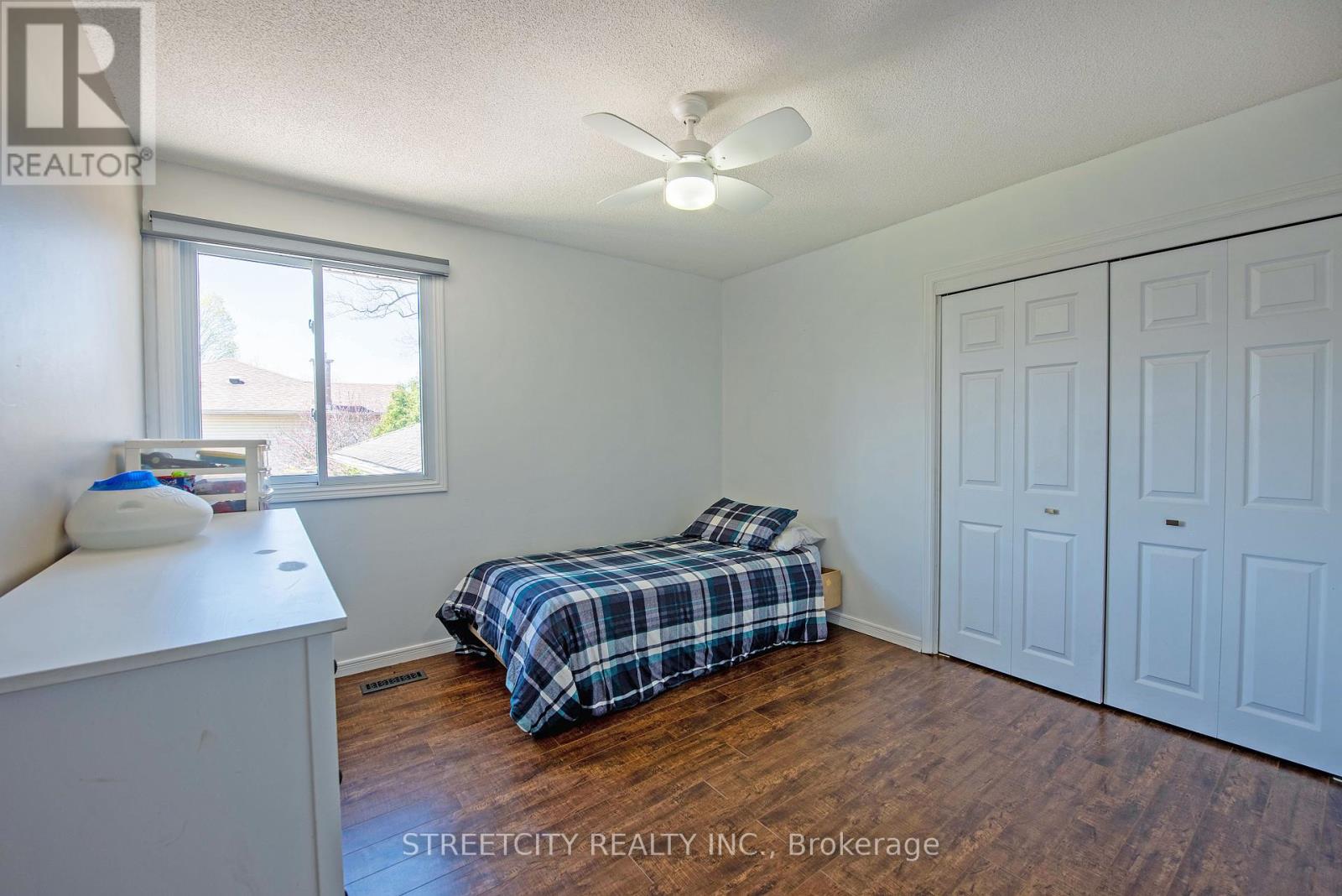 8571 Glendon Drive, Strathroy Caradoc, Ontario  N0L 1W0 - Photo 25 - X12121098
