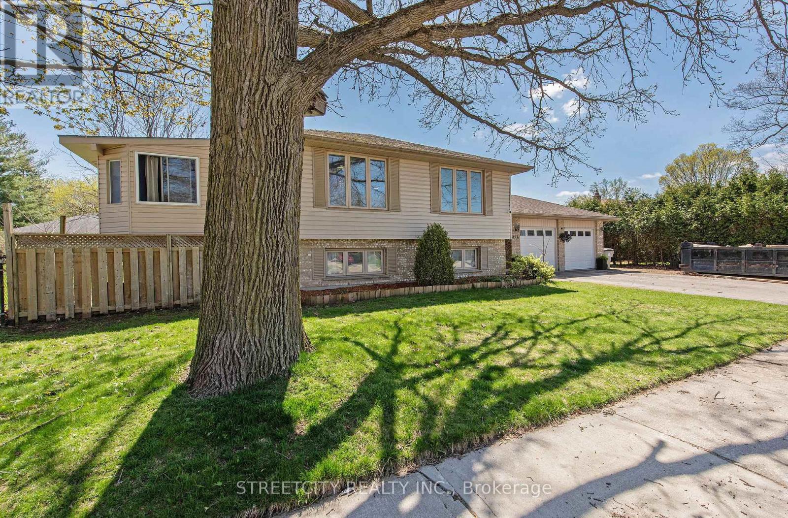 8571 Glendon Drive, Strathroy Caradoc, Ontario  N0L 1W0 - Photo 3 - X12121098