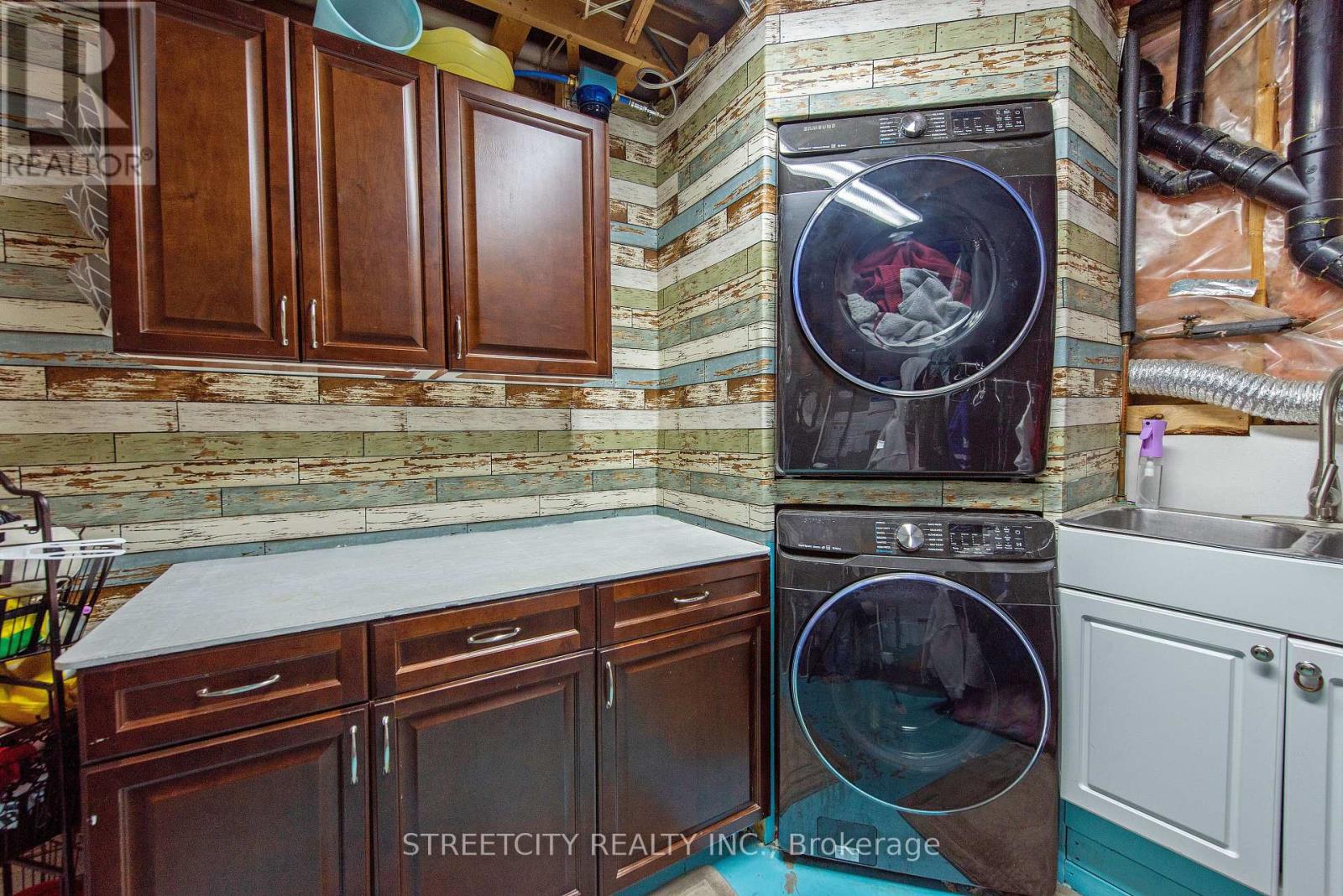 8571 Glendon Drive, Strathroy Caradoc, Ontario  N0L 1W0 - Photo 37 - X12121098
