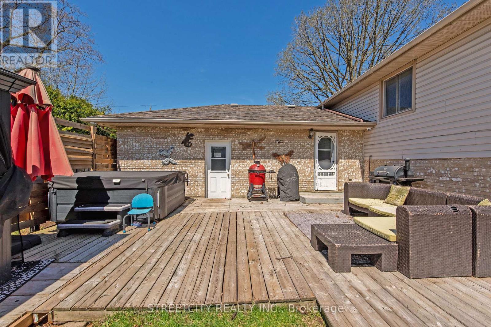 8571 Glendon Drive, Strathroy Caradoc, Ontario  N0L 1W0 - Photo 42 - X12121098