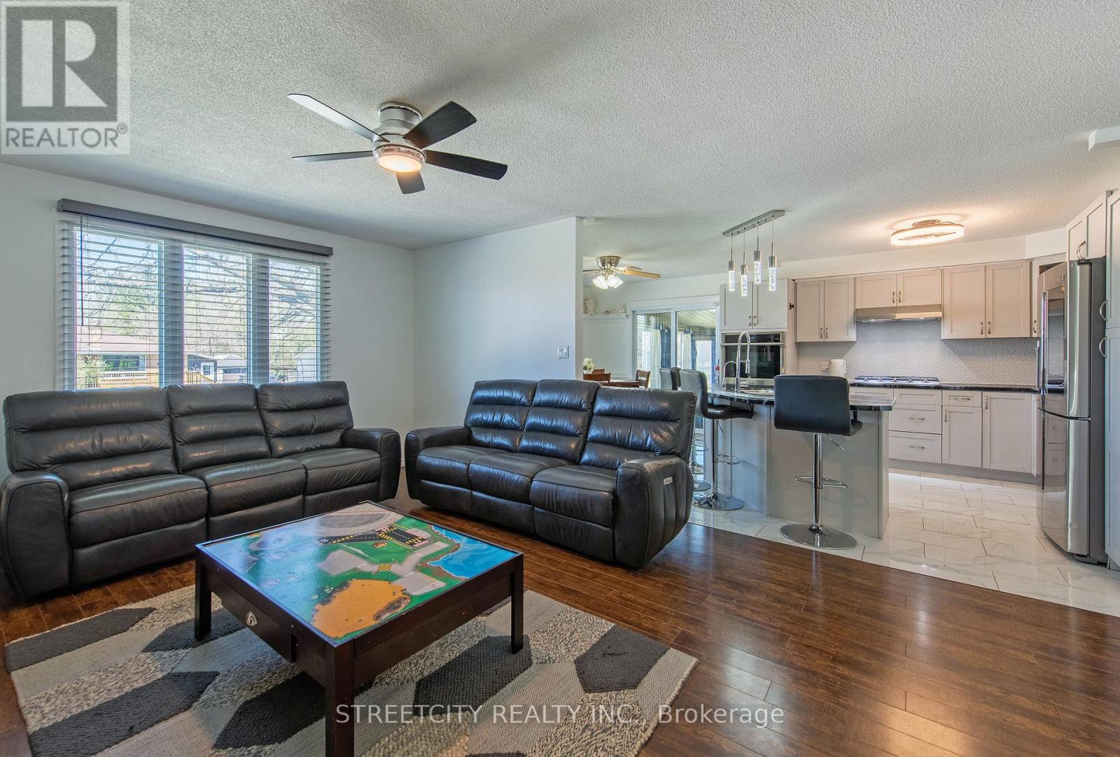 8571 Glendon Drive, Strathroy Caradoc, Ontario  N0L 1W0 - Photo 7 - X12121098