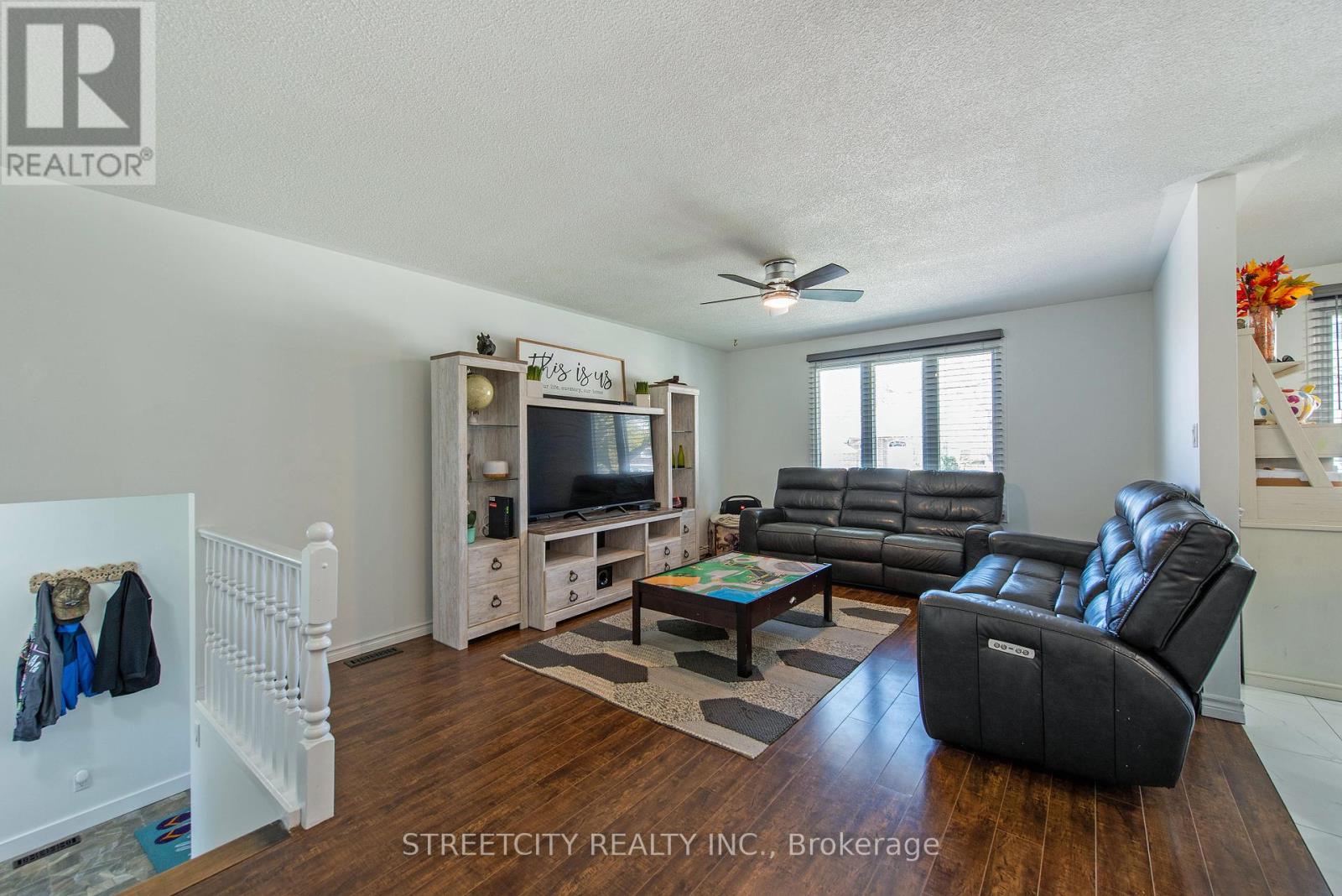 8571 Glendon Drive, Strathroy-Caradoc, Ontario  N0L 1W0 - Photo 8 - X12121098