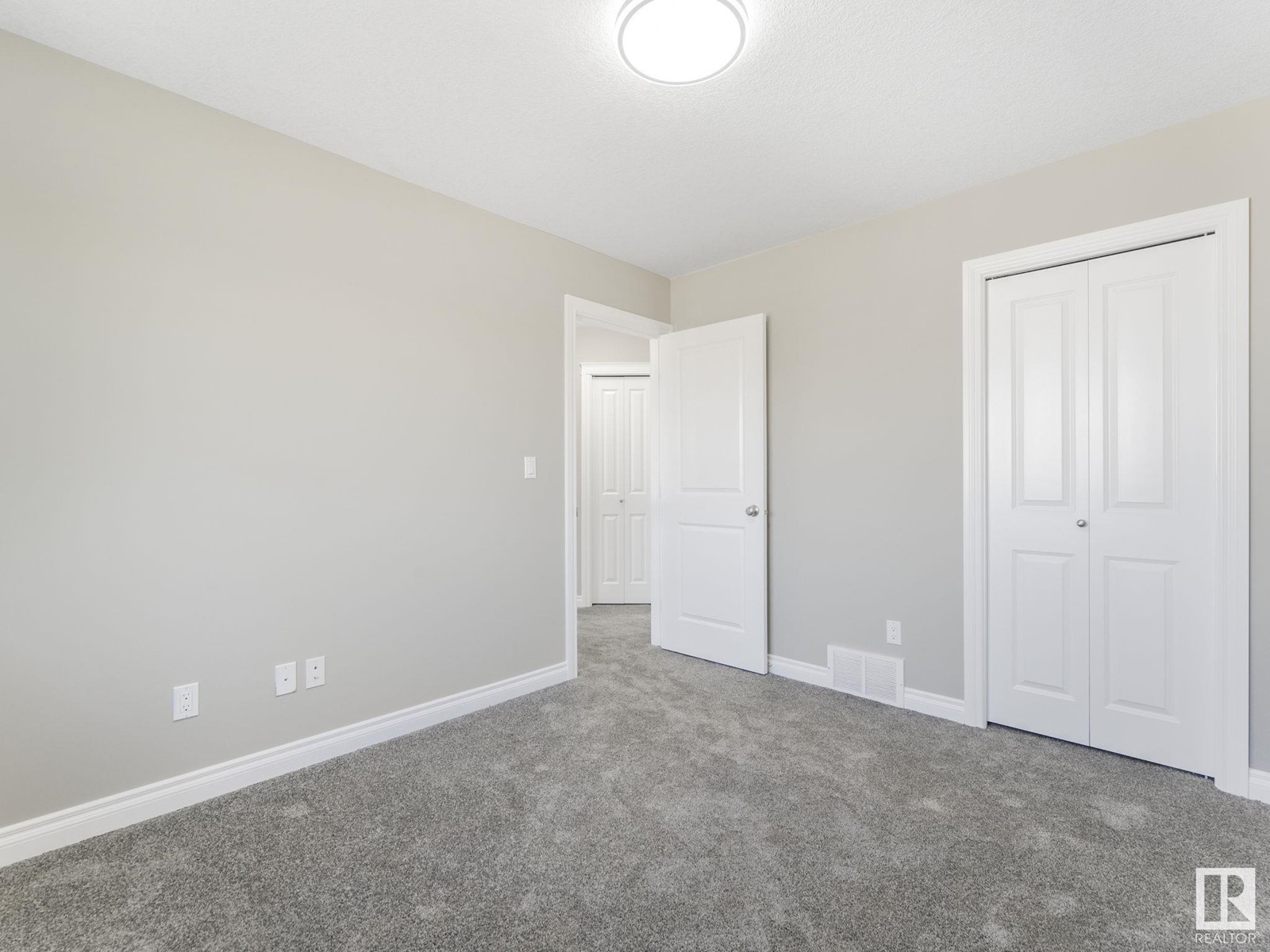 Property at 108 LAMPLIGHT DR image 2