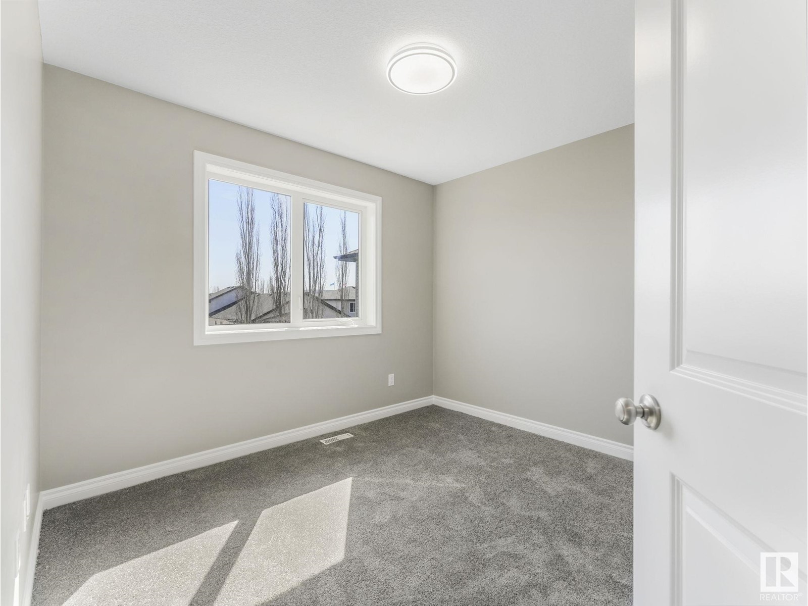 Property at 108 LAMPLIGHT DR image 3