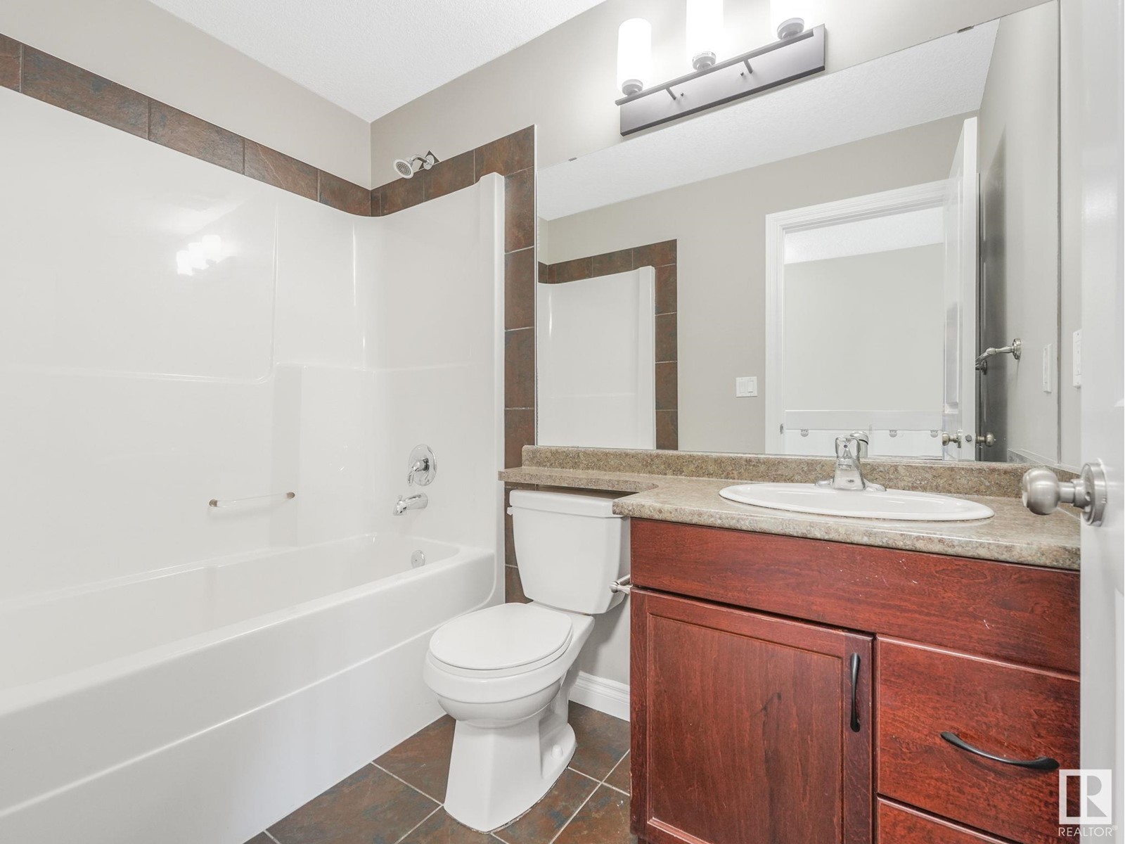 Property at 108 LAMPLIGHT DR image 5