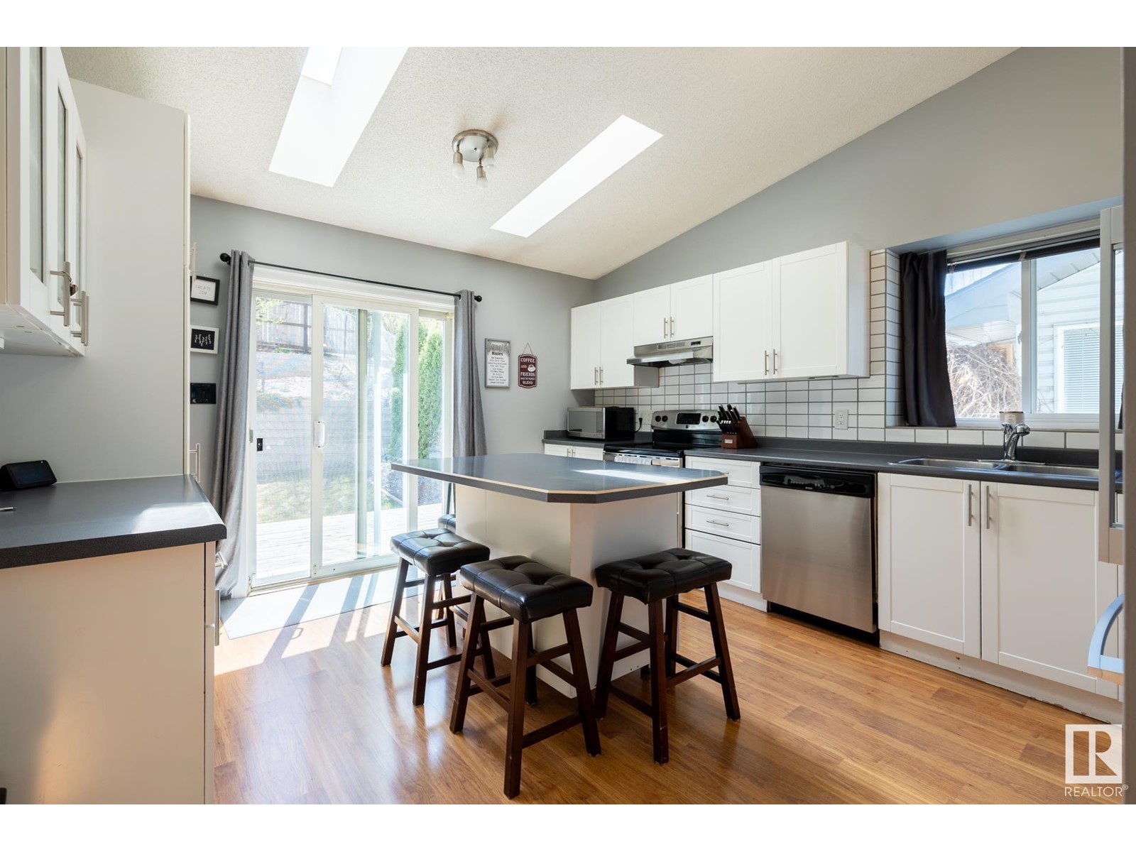Property at 48 BLUEBERRY CR image 2