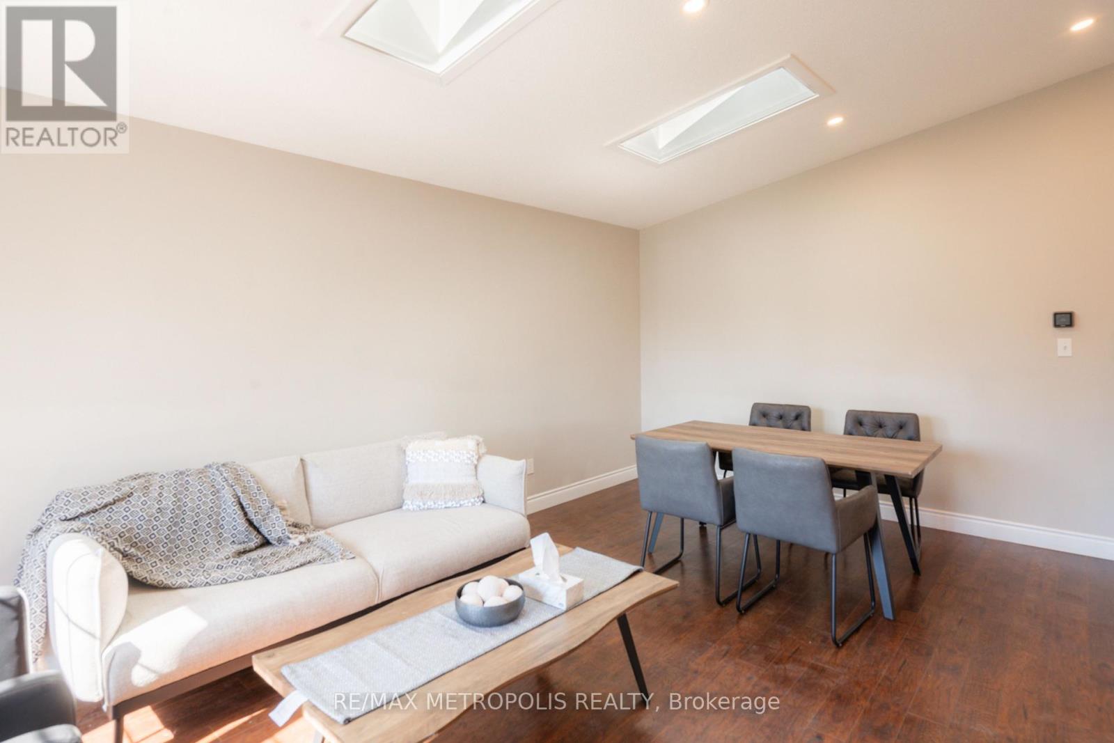 Property at 574 TALLTREE CRESCENT image 3