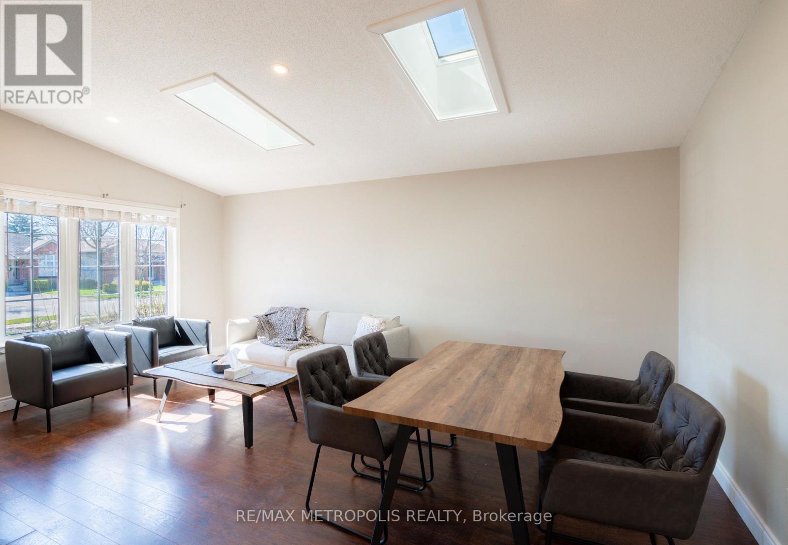 Property at 574 TALLTREE CRESCENT image 5