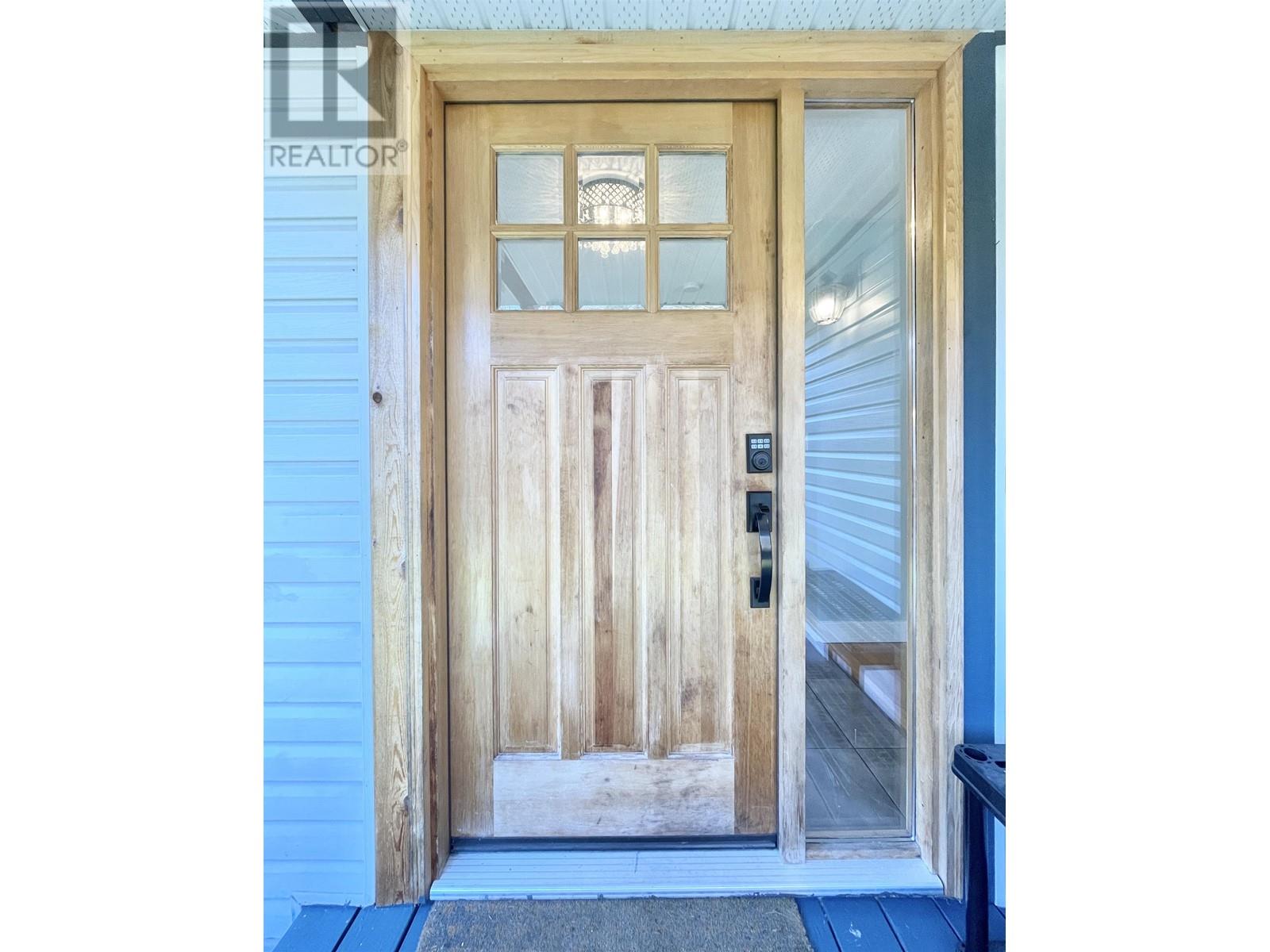 1546 Larchberry Way, Gibsons, British Columbia  V0N 1V5 - Photo 3 - R2997565