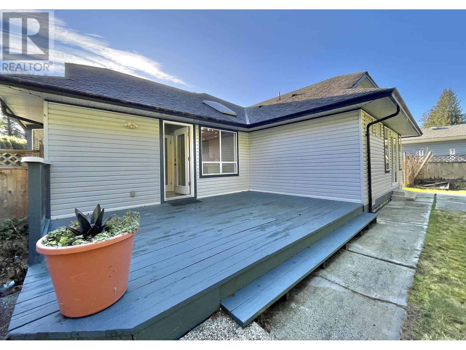 1546 Larchberry Way, Gibsons, British Columbia  V0N 1V5 - Photo 6 - R2997565