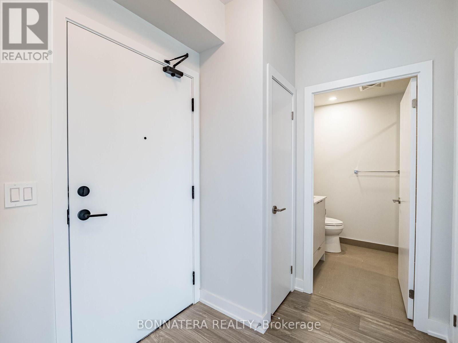 1702 - 430 Square One Drive, Mississauga, Ontario  L5B 0L6 - Photo 34 - W12107813